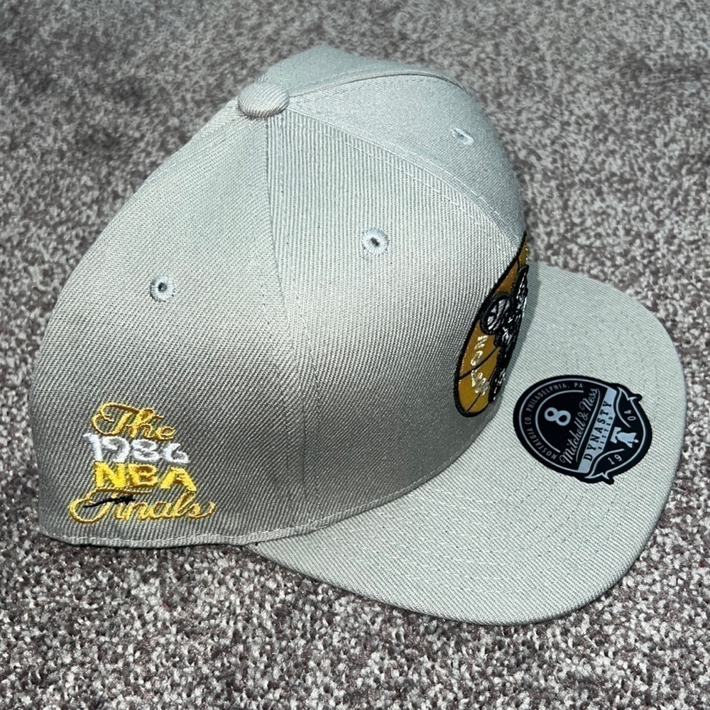Boston Celtics 1986 NBA Finals Champions Mitchell & Ness Dynasty Fitted Sz 8 - Picture 2 of 4